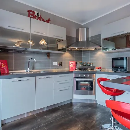 Apartment Perla With Garden By Wonderful Italy